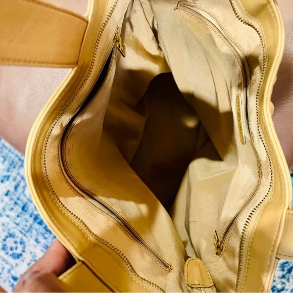 Channel Bag - Picture 7 of 10